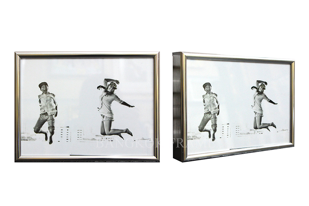 กรอบรูปอลูมิเนียมสีเงิน